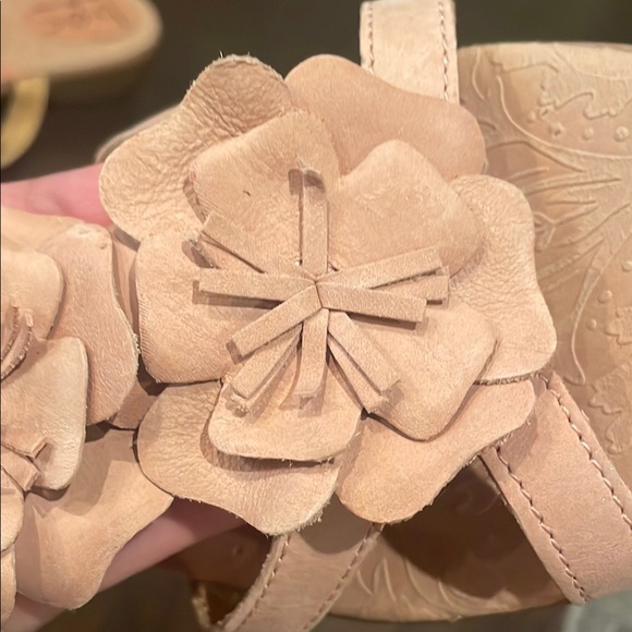 b.o.c. Pink Floral Sandals with Rosette Size 10 - Picture 4 of 5